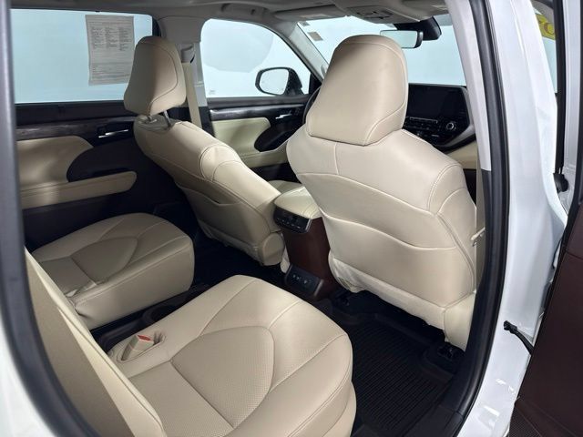 Used 2020 Toyota Highlander Limited AWD/4WD image 23