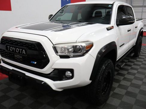 Used 2019 Toyota Tacoma TRD Off-Road AWD/4WD image 4