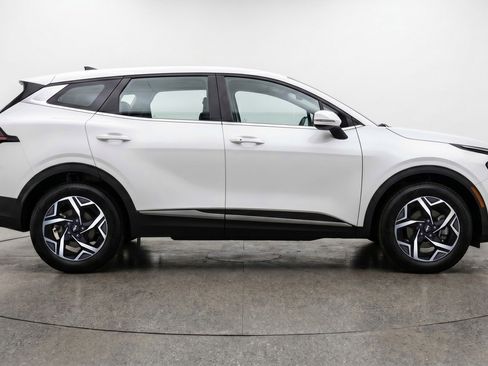 Used 2025 Kia Sportage LX AWD/4WD image 11