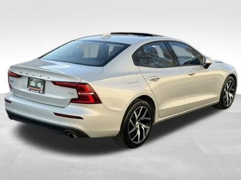 Used 2020 Volvo S60 T5 Momentum image 6