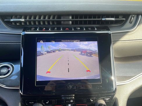 Certified 2023 Jeep Grand Cherokee Altitude AWD/4WD image 18