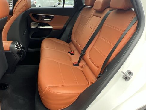 Used 2024 Mercedes-Benz GLC 300 4MATIC image 30