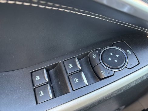 Used 2022 Ford Explorer XLT w/ Equipment Group 202A image 28