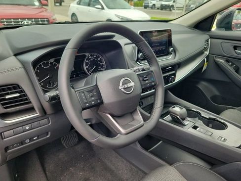 Certified 2026 Nissan Rogue SV FWD image 17