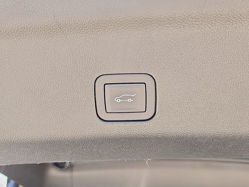 Used 2026 Chevrolet Tahoe Premier AWD/4WD image 16