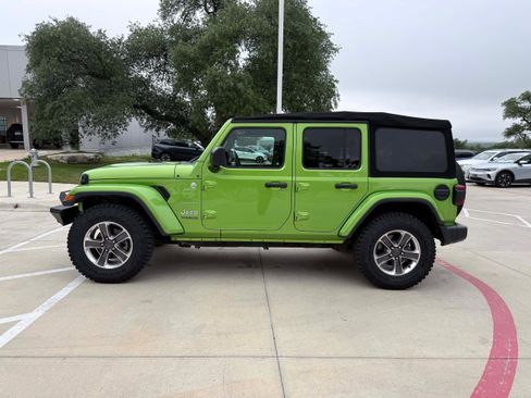 Used 2018 Jeep Wrangler Unlimited Sahara AWD/4WD image 3