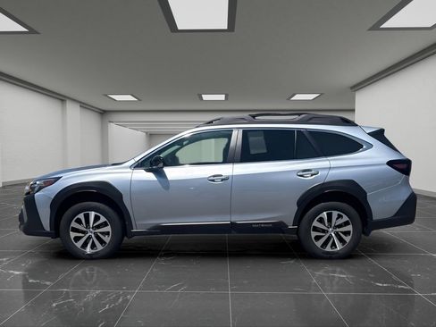 Certified 2025 Subaru Outback Premium AWD/4WD image 9