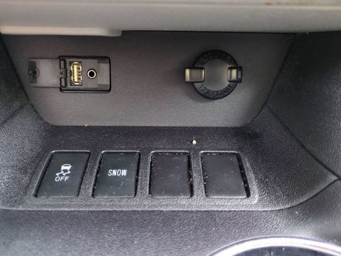 Used 2016 Toyota Highlander XLE FWD image 25
