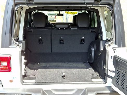 Used 2023 Jeep Wrangler Unlimited Sahara w/ Cold Weather Group image 29