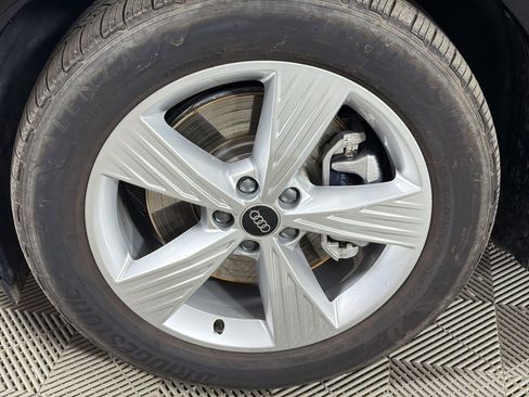 Used 2025 Audi Q4 e-tron Premium w/ Convenience Package image 12