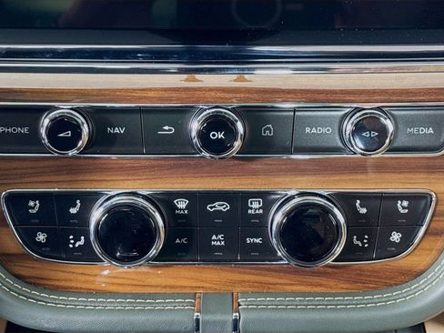 Certified 2025 Bentley Bentayga AWD/4WD image 20