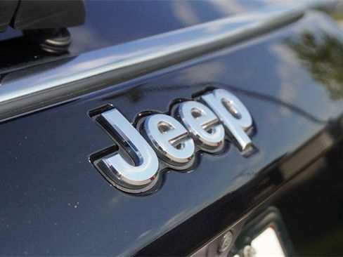 Certified 2023 Jeep Compass Latitude image 10