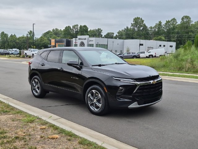 Used 2025 Chevrolet Blazer LT FWD image 15