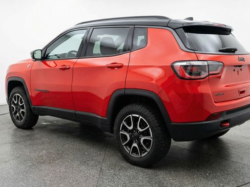 Used 2025 Jeep Compass Trailhawk AWD/4WD image 6