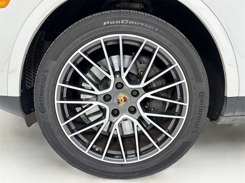 Used 2022 Porsche Cayenne Coupe image 35