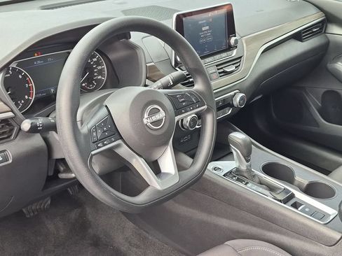 Used 2025 Nissan Altima 2.5 SV AWD/4WD image 15