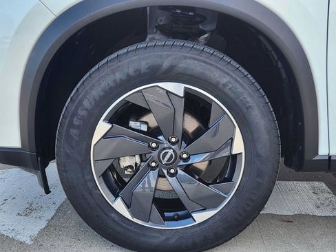 Used 2024 Nissan Rogue SV AWD/4WD image 8
