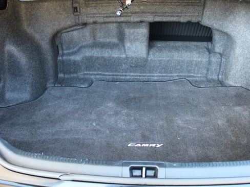 Used 2015 Toyota Camry XLE w/ Moonroof Package FWD image 32