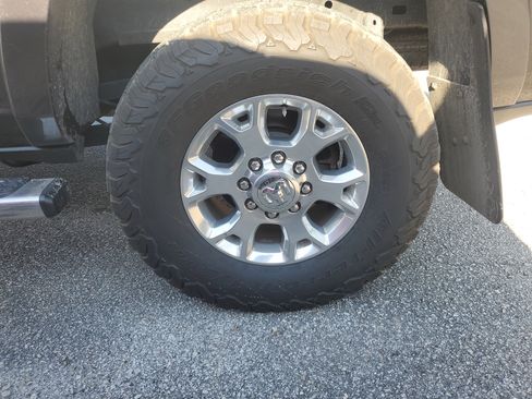 Used 2019 RAM 2500 Laramie w/ Cold Weather Group image 6