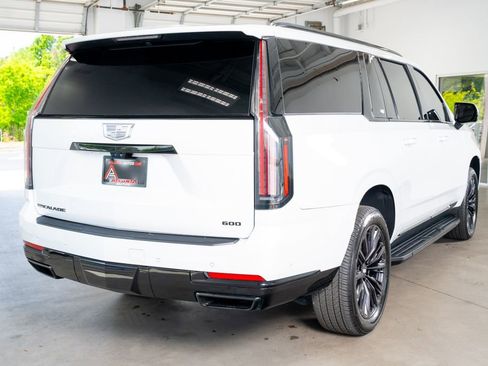 Used 2025 Cadillac Escalade ESV Sport w/ LPO, ONYX Package AWD/4WD image 6