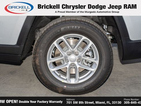 New 2025 Jeep Grand Cherokee L Laredo image 42