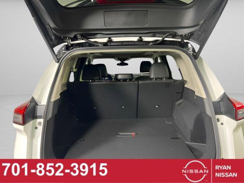 Certified 2025 Nissan Rogue Platinum w/ Tech Package image 7