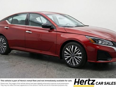 Used 2025 Nissan Altima 2.5 SV FWD image 1