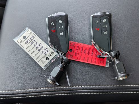 Used 2024 Volkswagen Atlas SEL Premium R-Line image 39