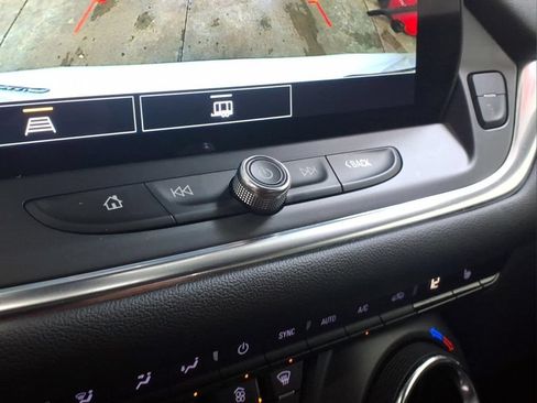 Used 2025 Chevrolet Blazer LT AWD/4WD image 9