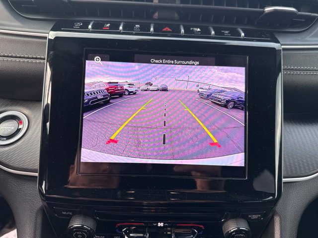 Used 2025 Jeep Grand Cherokee Laredo AWD/4WD image 16