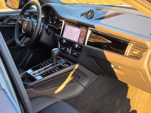 Used 2025 Porsche Macan image 37