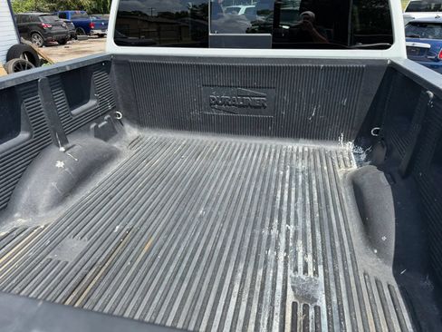 Used 2017 Nissan Titan SV RWD image 7