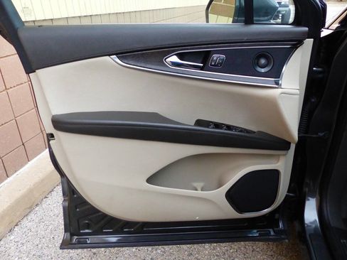 Used 2019 Lincoln Nautilus Reserve w/ Cargo Utility Package image 23