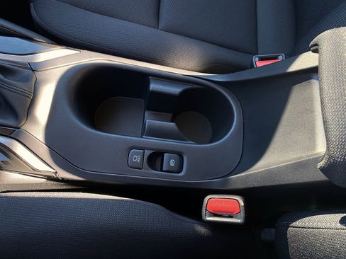 Used 2025 Toyota Corolla LE image 19