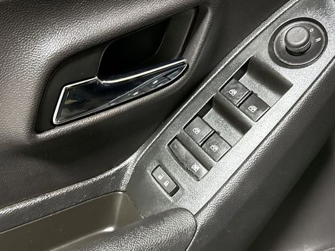 Used 2020 Chevrolet Trax LS FWD image 20