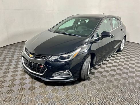 Used 2017 Chevrolet Cruze LT w/ Convenience Package FWD image 11