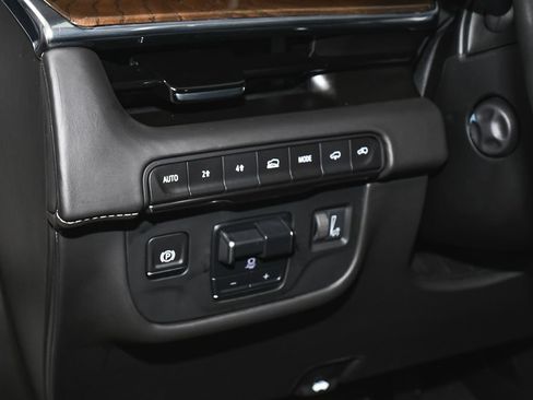Used 2023 Cadillac Escalade Premium Luxury Platinum AWD/4WD image 19