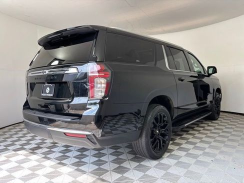 Used 2023 Chevrolet Suburban LT w/ LT Signature Plus Package image 7