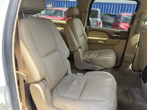 Used 2010 Chevrolet Suburban LT w/ Luxury Package image 19