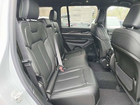 New 2025 Jeep Grand Cherokee Limited w/ Black Appearance Package image 14