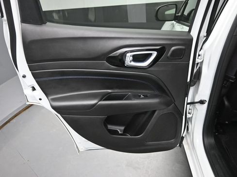 Used 2025 Jeep Compass Limited w/ High Altitude Package AWD/4WD image 19
