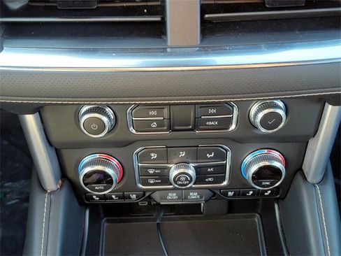 Used 2024 GMC Yukon SLT image 23