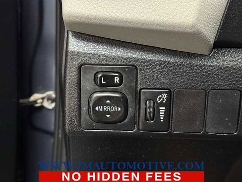 Used 2015 Toyota Corolla LE image 32