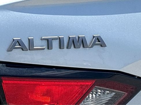 Used 2024 Nissan Altima 2.5 SV FWD image 30