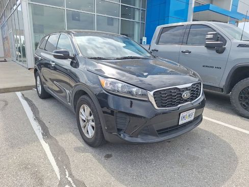 Used 2020 Kia Sorento LX image 2
