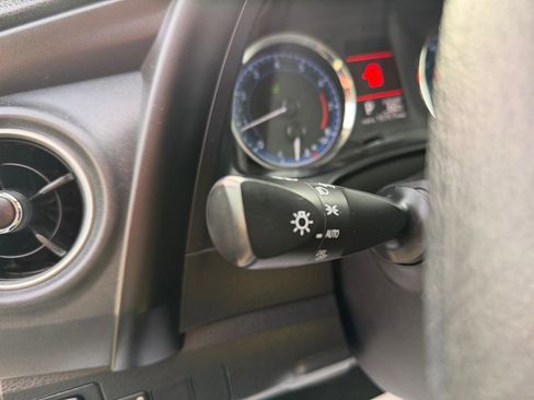 Used 2019 Toyota Corolla LE image 18