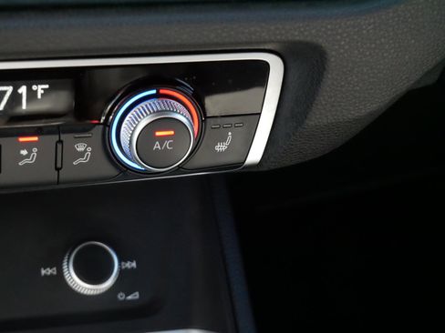 Used 2025 Audi Q3 2.0T Premium image 29