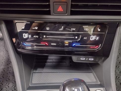 New 2025 Volkswagen Jetta SE image 27