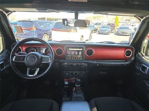 Used 2022 Jeep Wrangler Unlimited Rubicon w/ LED Lighting Group AWD/4WD image 18