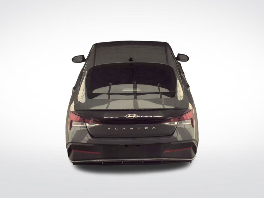 Used 2025 Hyundai Elantra Sport FWD image 3